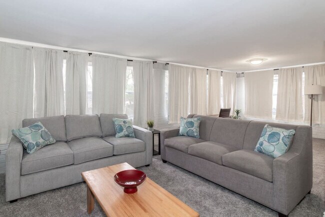 Building Photo - 2800 Gardenia St