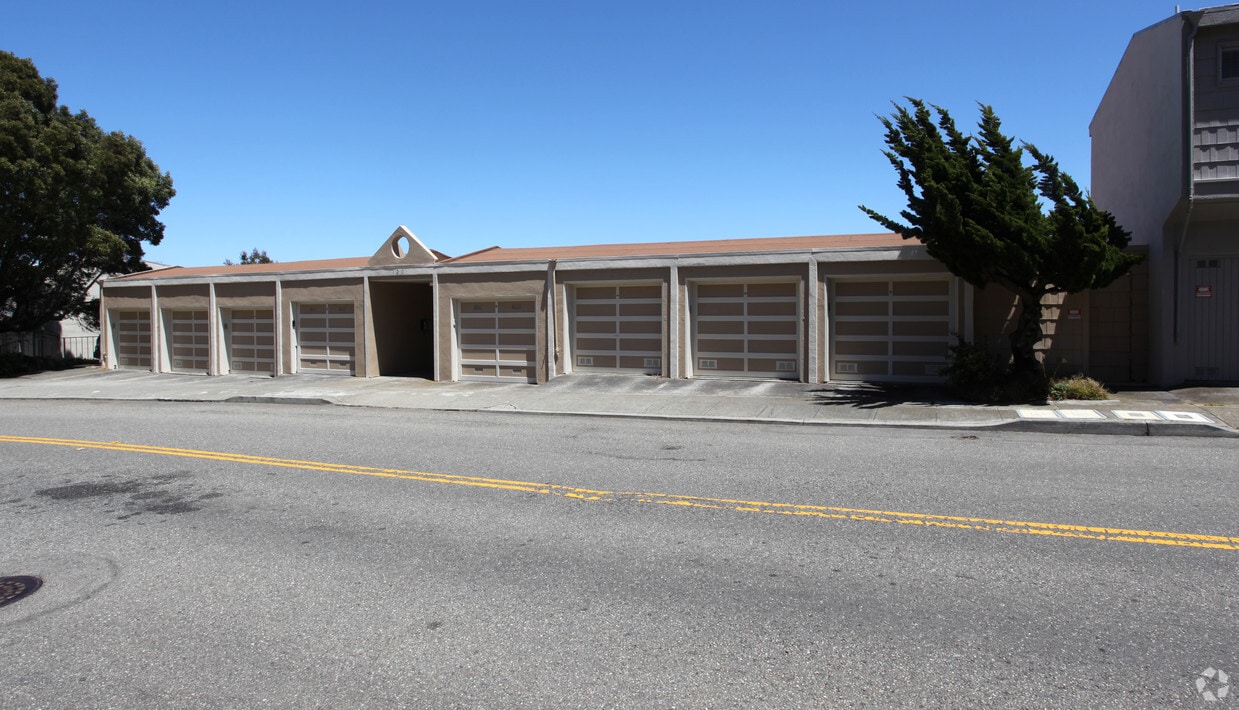 Building Photo - 120 Gardenside Dr