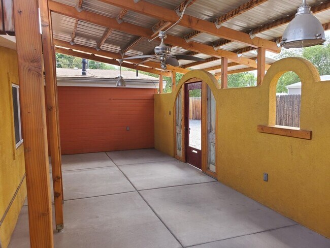 Building Photo - 3218 E Rd