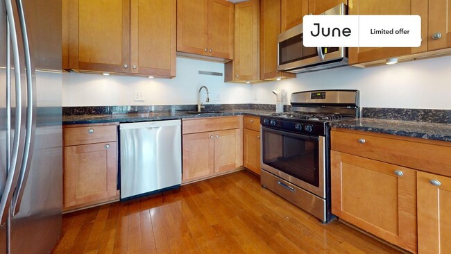 Building Photo - 1337 Girard St NW