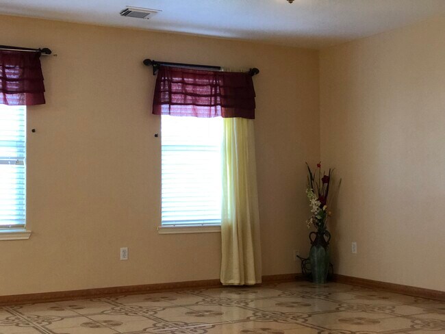 Foto del edificio - 9821 Rhea Ct