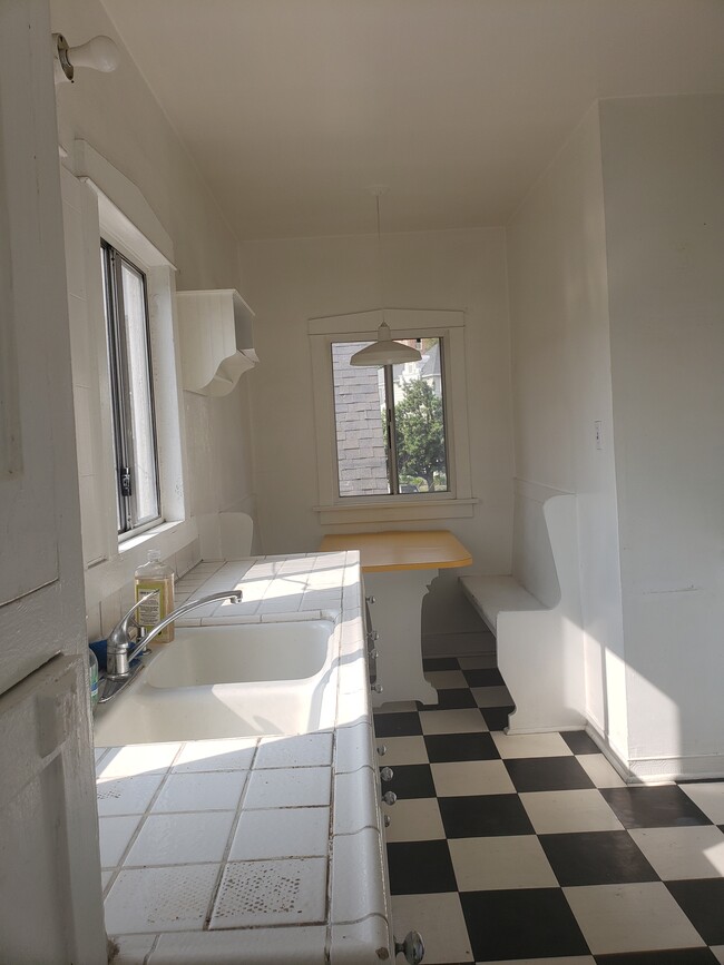 kitchen with breakfast nook - 1905 N Alexandria Ave