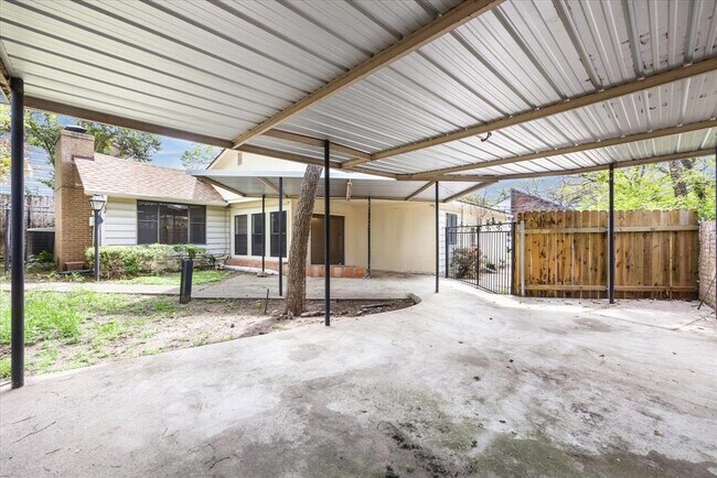 Foto del edificio - 2404 E 14th St
