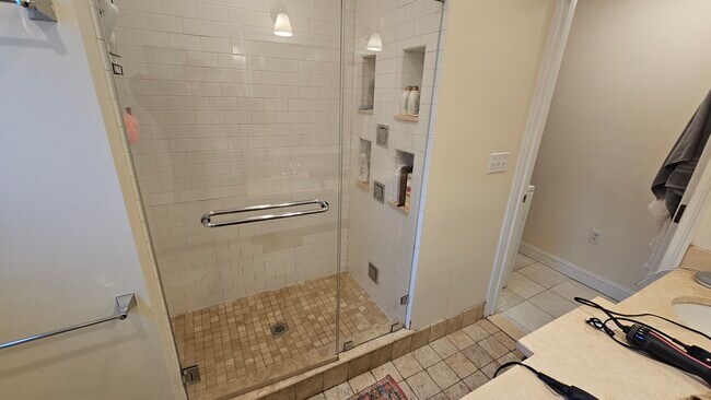 Foto del edificio - 44 Greycliff Rd
