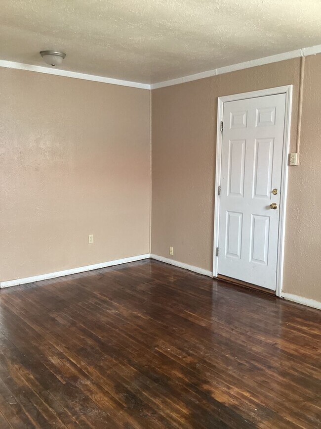 Foto del edificio - Newly Updated 2 bedroom Close to Morrison Park and High School!  Pets Welcome Upon Approval!