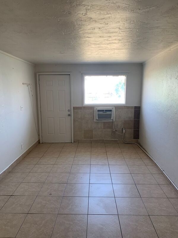 Building Photo - 928 W Ruby St