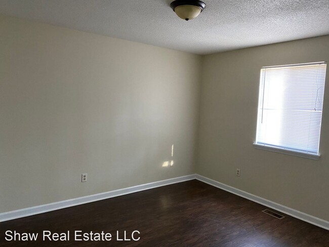 Building Photo - 107 Lullwater Dr