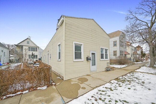 Building Photo - 1320 S 49th Ave