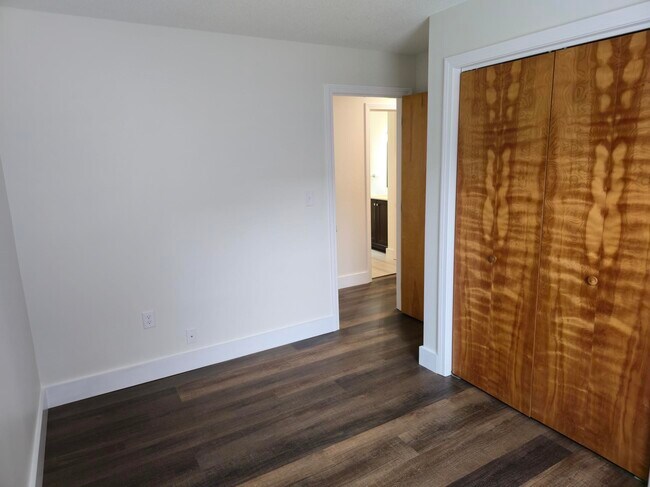 First Floor Bedroom - 21 Old Etna Rd