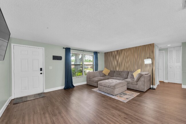 Foto del edificio - 502 Timber Bay Cir E