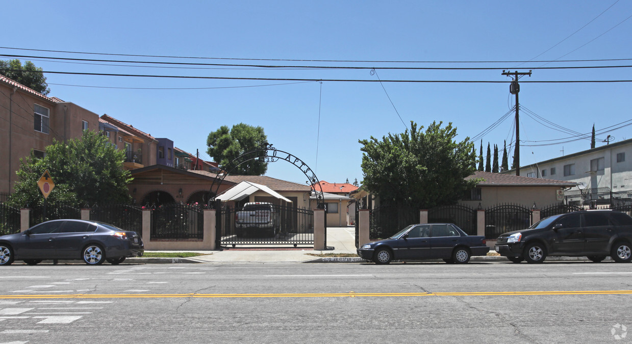 Building Photo - 4135-4143 Tyler Ave