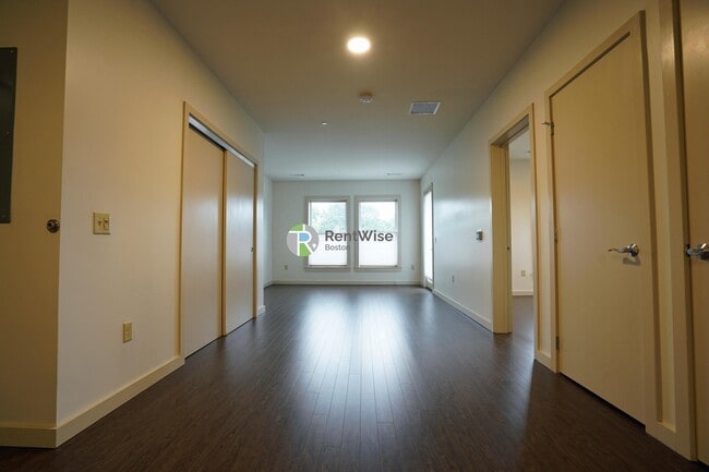 Building Photo - 400 Langley Rd