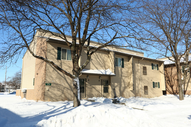 Building Photo - Elmwood Park Apartments