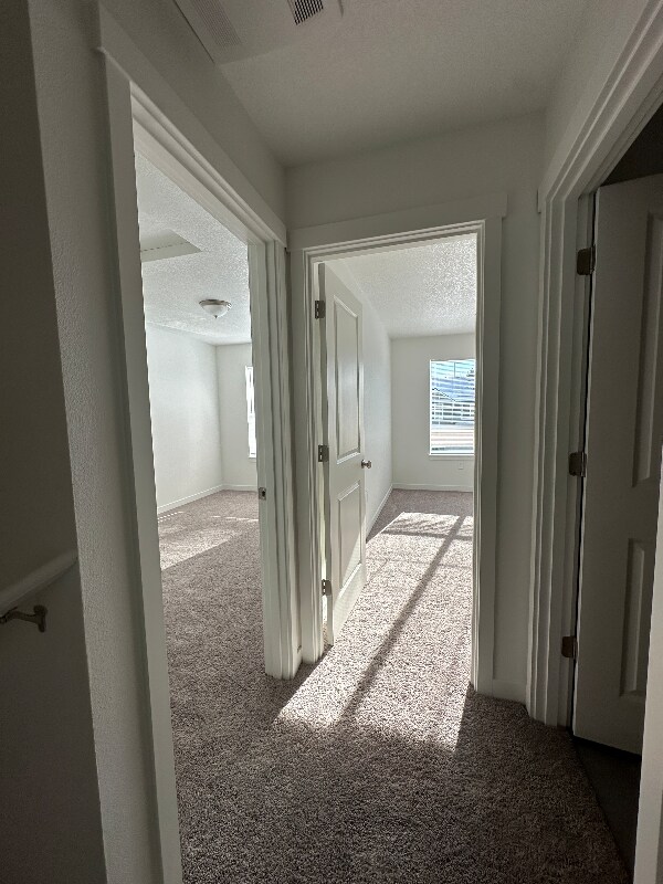 Building Photo - 681 NE Autumn Ridge Dr