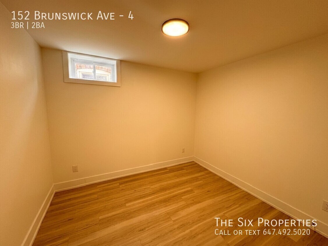 Photo du bâtiment - BRAND NEW LUXURY 3 BED 2 BATH NEAR U OF T