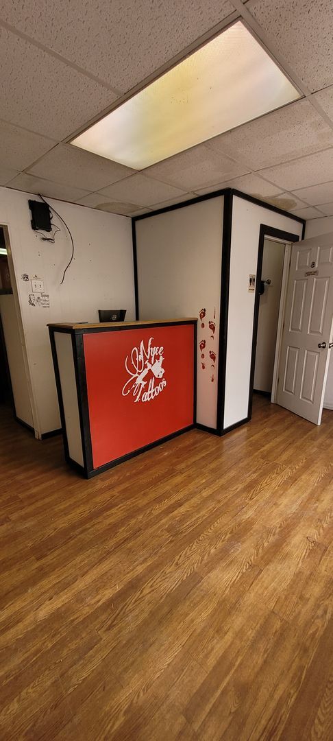 Foto del edificio - Commercial RENTAL