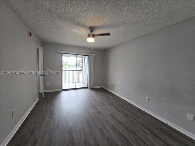 Building Photo - 1024 S Independence Dr