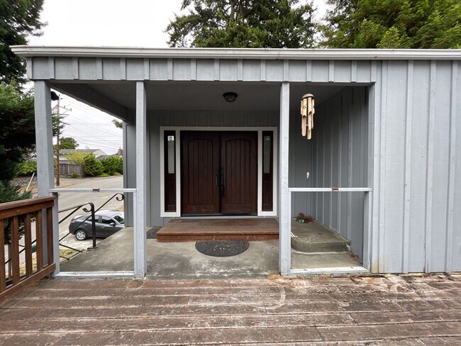 Foto del edificio - Available TBD December - This pet-friendly...