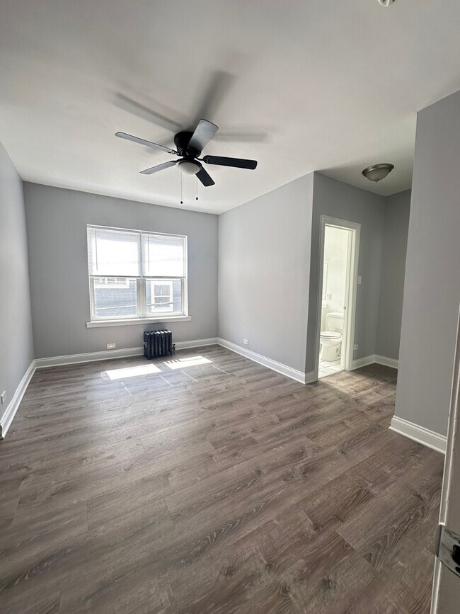 Foto del edificio - 4756 N Maplewood Ave