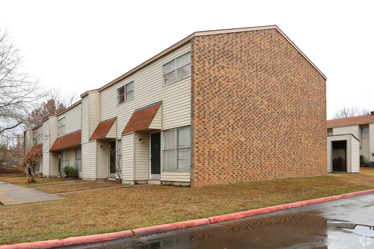 Building Photo - Willow Bend I and II Apartments