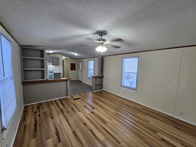 Foto del edificio - 5687 Lowell Rd