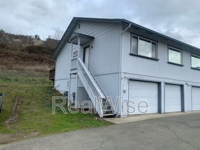 Foto del edificio - 1820 NE Foothill Blvd