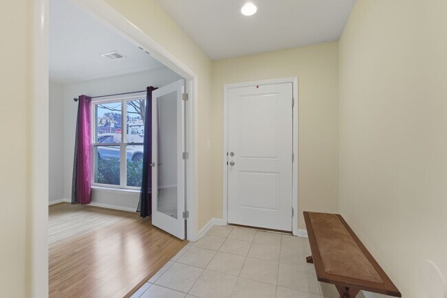 Foto del edificio - Amazing 4 BR/3.5 BA Townhome in Riverdale!