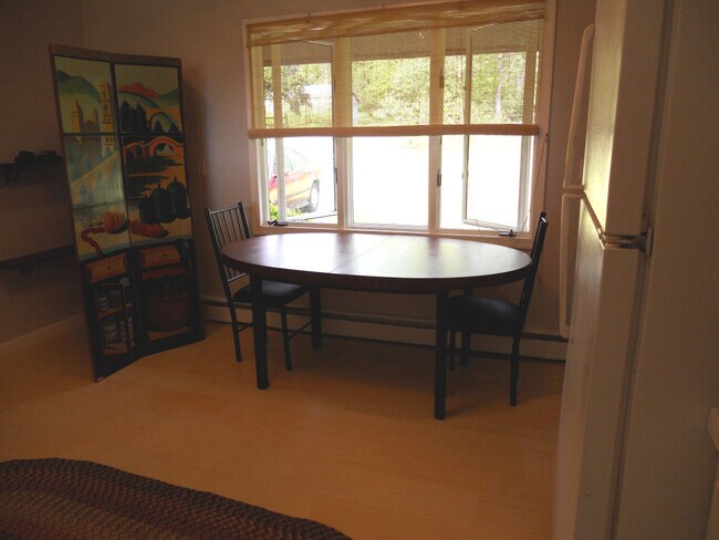 Kitchen table - 112 Turkey Hill Rd