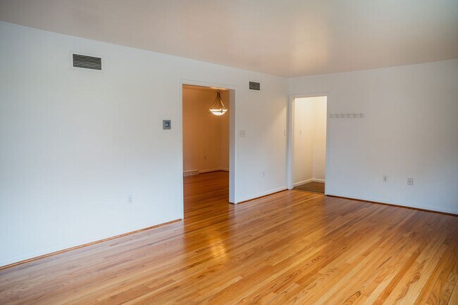 Foto del edificio - 814 N St Lucas St