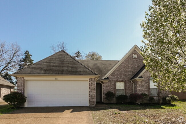 Building Photo - 305 Village Dr