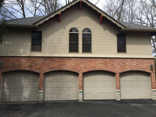 Building Photo - 418 Wallace Avenue, Unit B