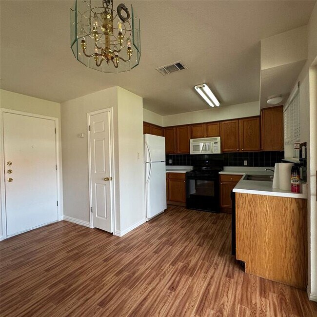 Foto del edificio - 4735 Castleman Dr