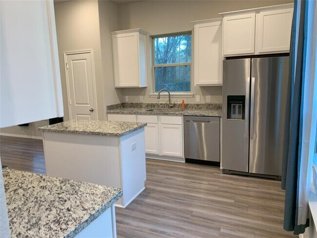 Foto del edificio - 15715 Cottonwood Dr
