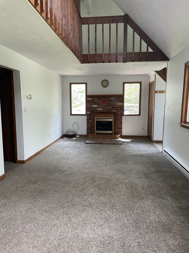 Building Photo - 2141 Rosemont Dr