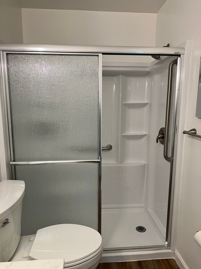 Bathrokm - 7044 Basswood Rd