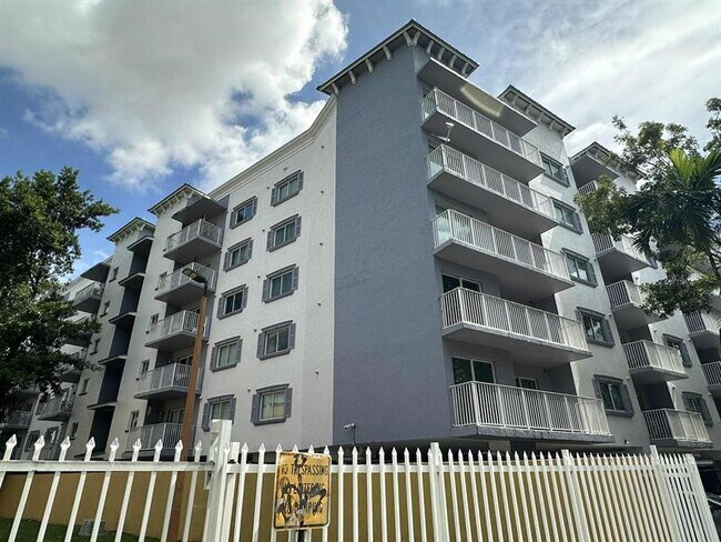 Building Photo - 2475 NW 16th St Rd