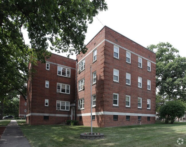 Salisbury Oaks Apartments for Rent Des Moines, IA