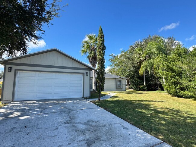 Foto del edificio - Charming 3-bedroom, 2-bathroom pet friendl...