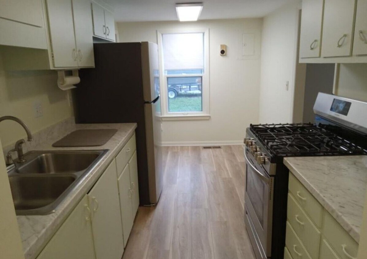 Foto principal - Two Bedroom Home Available for Rent!