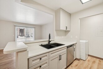 Building Photo - Turtle Cove