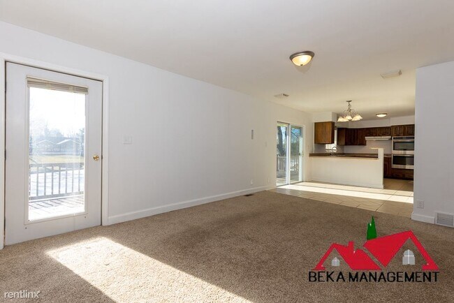 Building Photo - 3 br, 2.5 bath House - 3364 Kingsway Dr