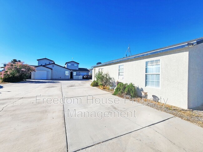 Foto del edificio - 1381 Ogallala St