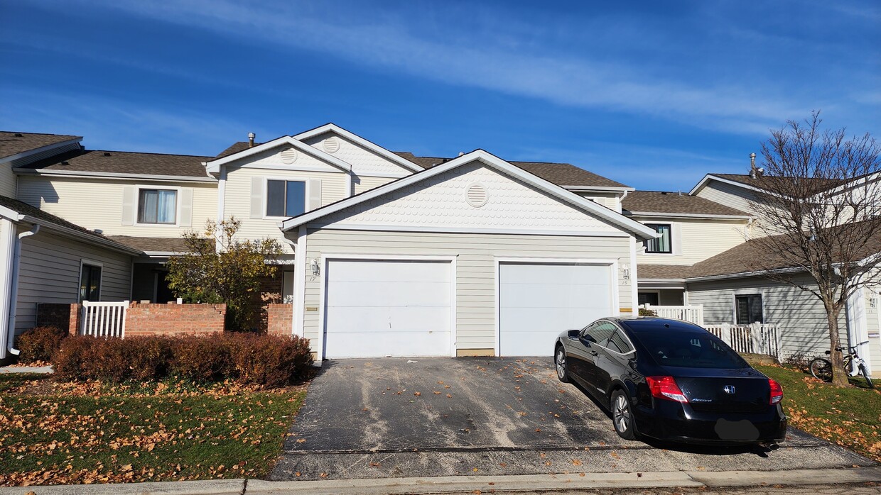 Primary Photo - 17 N Waterford Dr