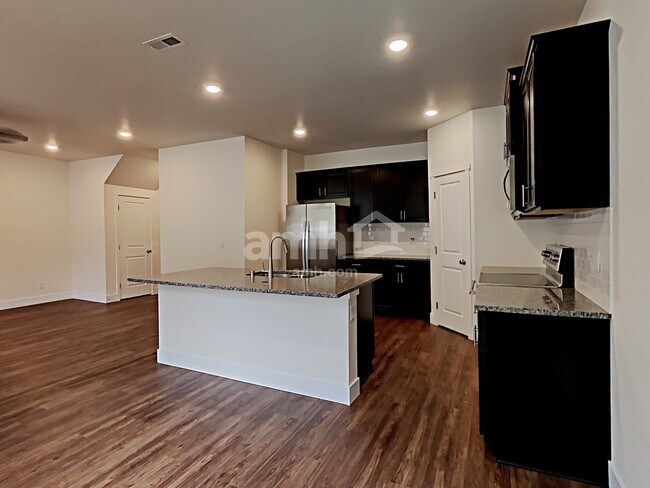 Foto del edificio - 12404 83rd Ave E