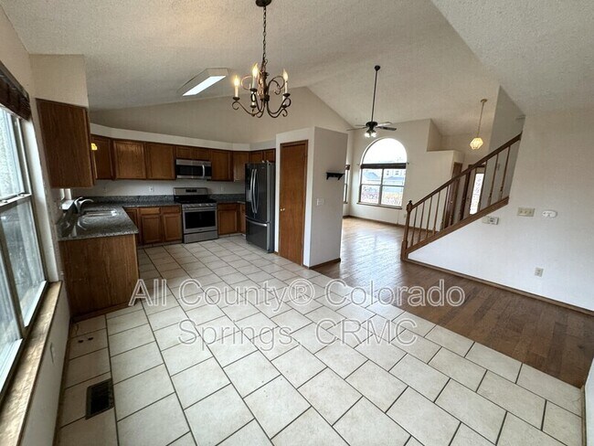 Building Photo - 1378 Grass Valley Dr