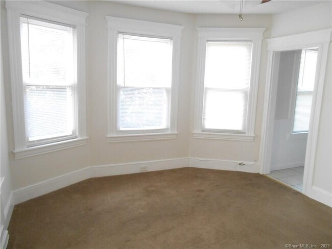 Building Photo - 168 Booth St