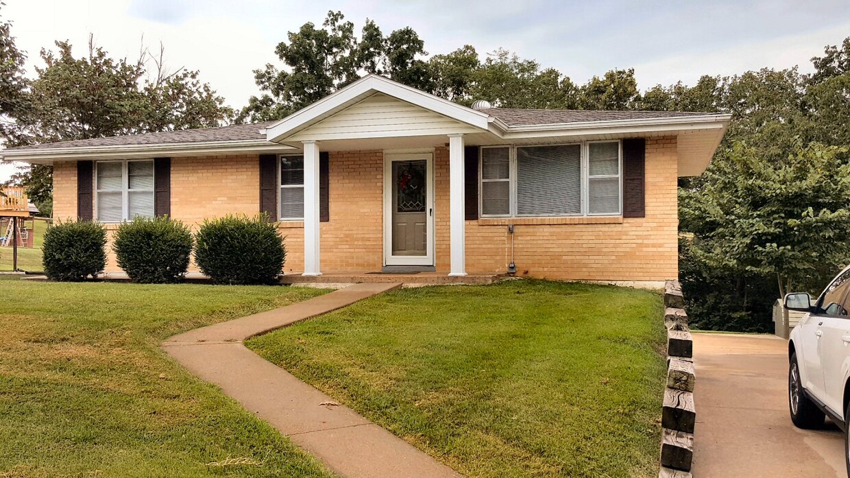 Primary Photo - 2315 Meadowlark Ln