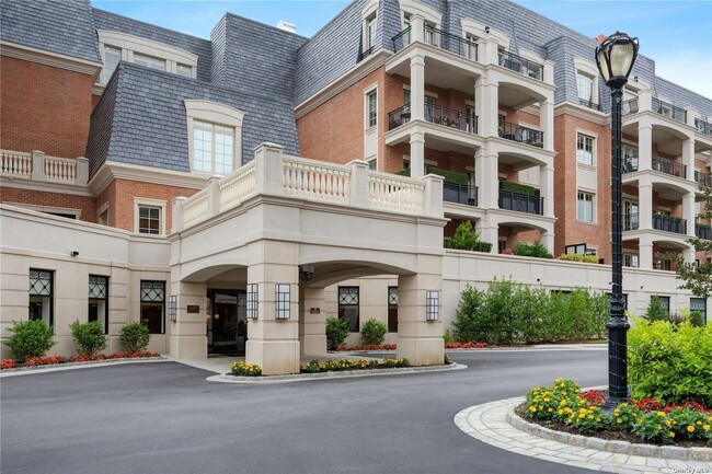 Building Photo - 6000 Royal Ct