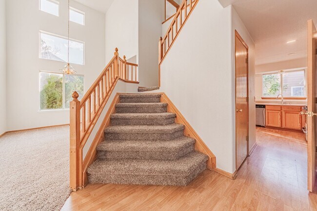 Foto del edificio - Stunning 2-storey corner lot home in Aurora!