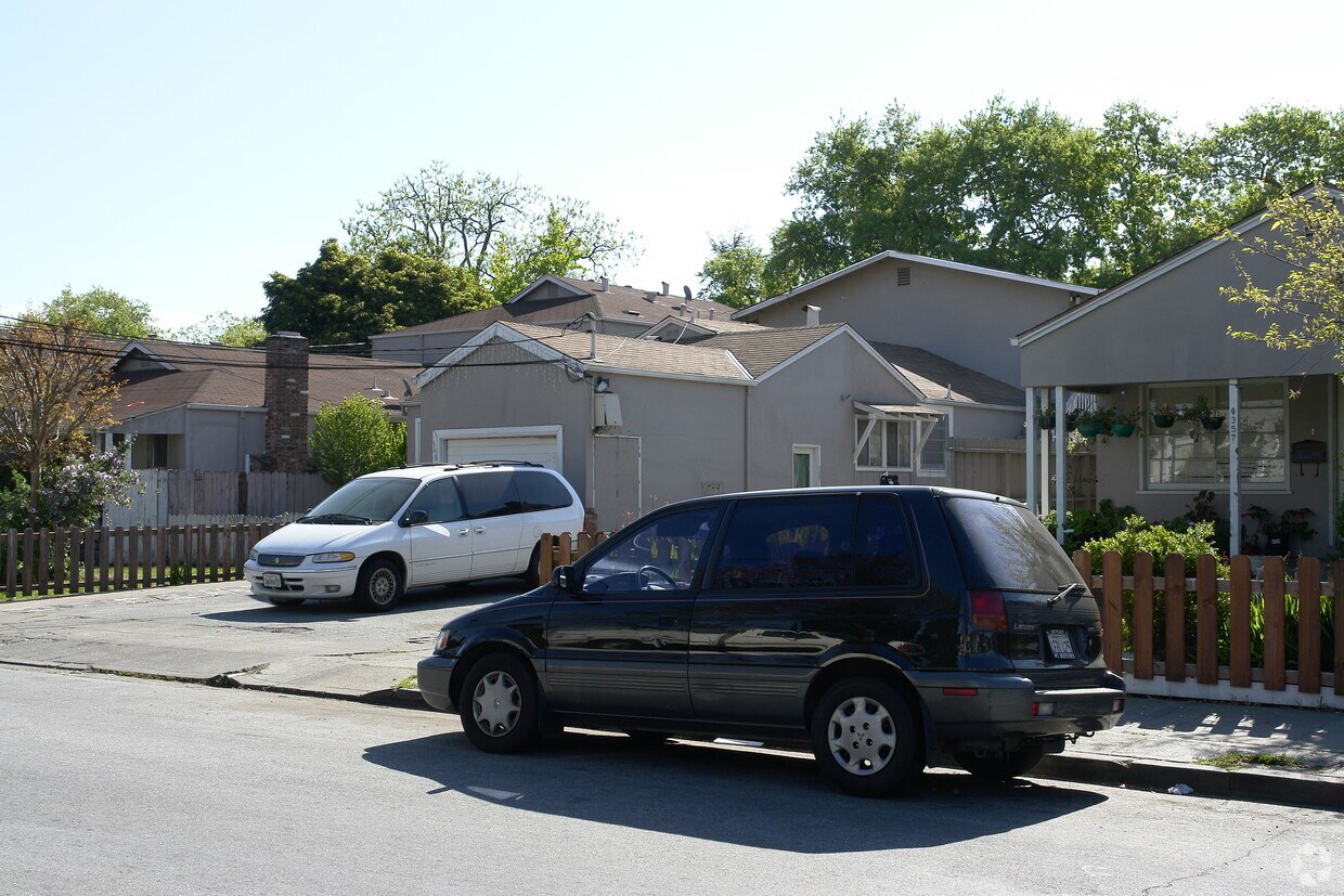Building Photo - 349 Poplar Ave